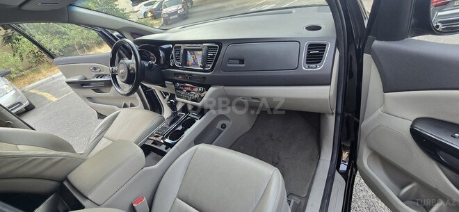 Kia Carnival-10