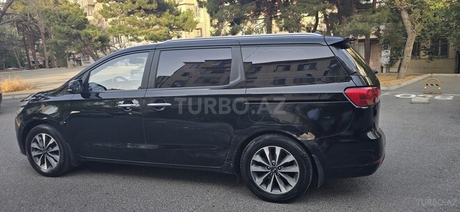 Kia Carnival-2