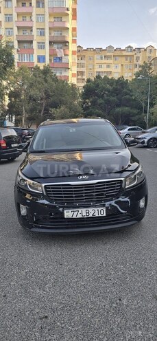Kia Carnival-1
