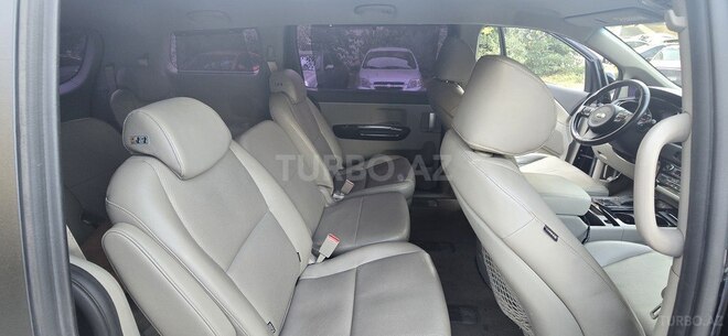 Kia Carnival-8