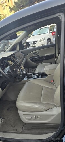 Kia Carnival-5