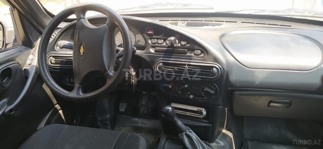 Chevrolet Niva-4