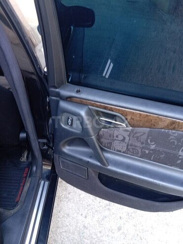 Mercedes E 240-19