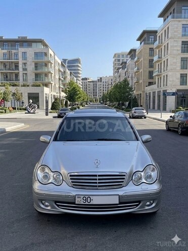 Mercedes C 200-1