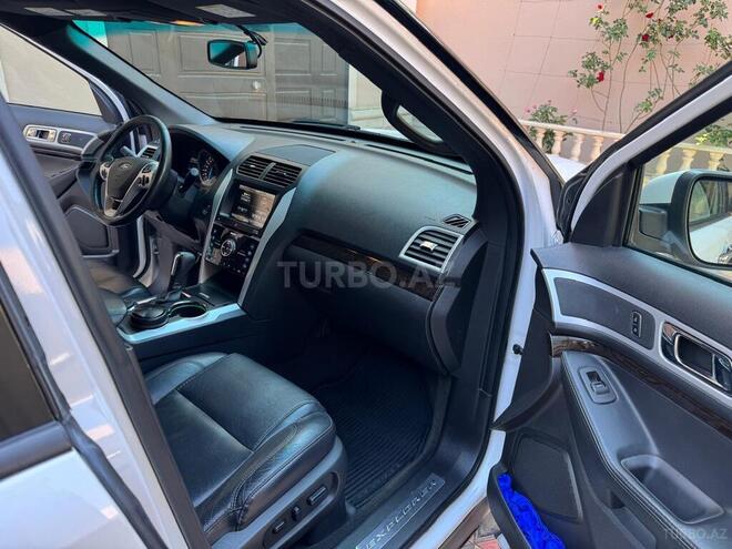 Ford Explorer-12