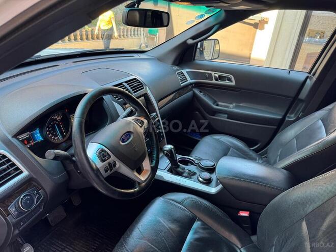 Ford Explorer-8