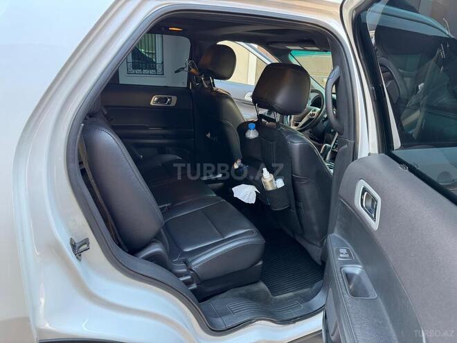 Ford Explorer-11