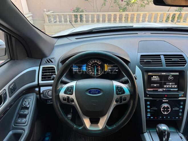 Ford Explorer-13