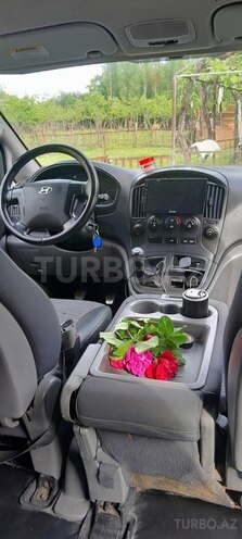 Hyundai H-1-16