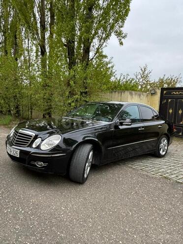 Mercedes E 280-8
