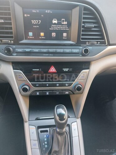 Hyundai Elantra-17
