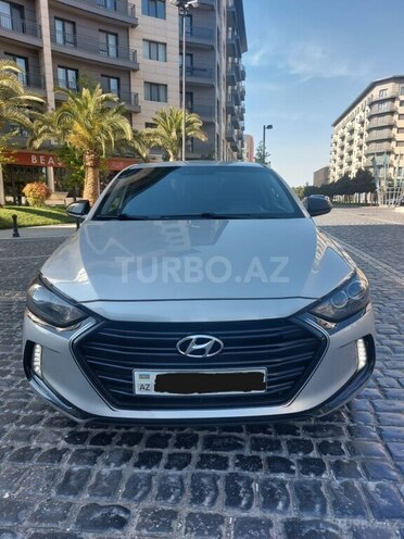 Hyundai Elantra-1