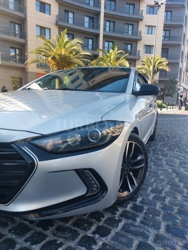 Hyundai Elantra-6