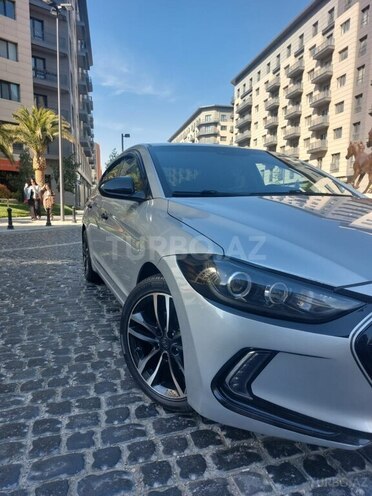 Hyundai Elantra-5