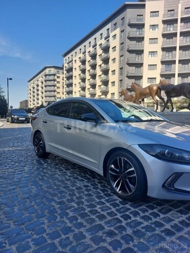 Hyundai Elantra-9