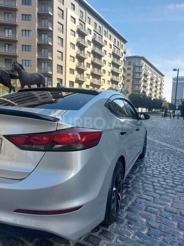 Hyundai Elantra-10