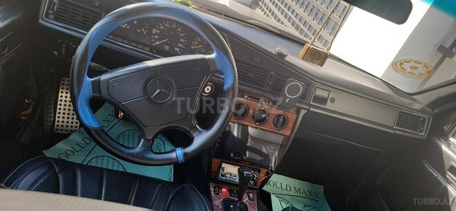 Mercedes 190-10