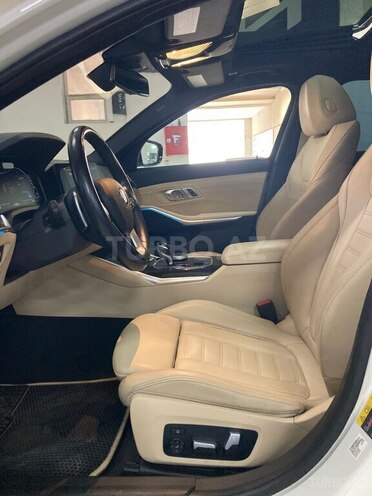 BMW 330e-11