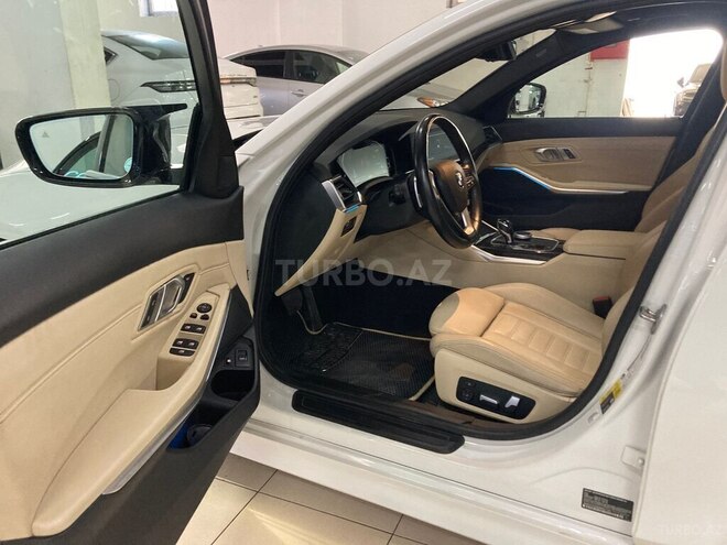 BMW 330e-12