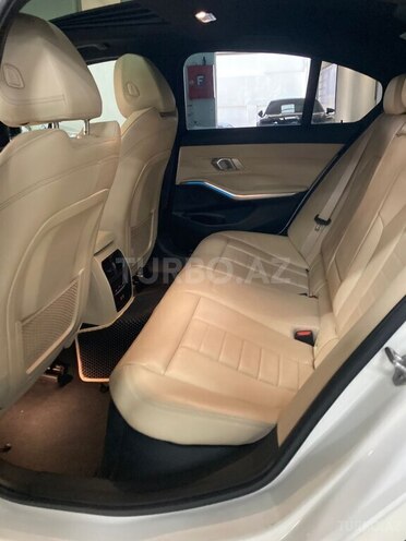 BMW 330e-15