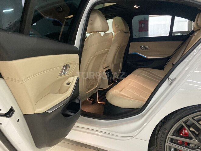 BMW 330e-13