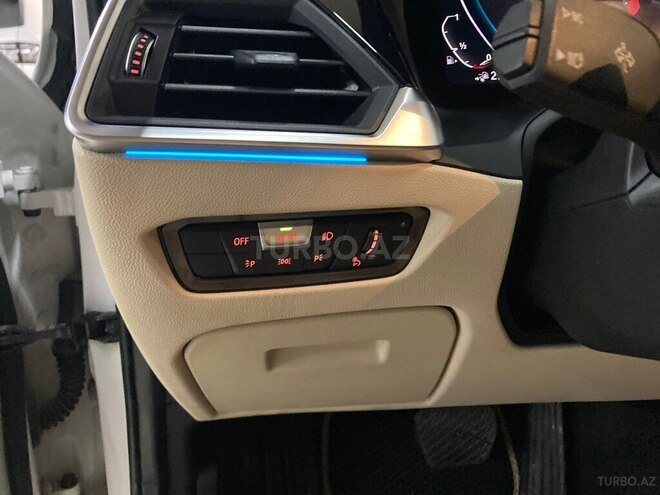 BMW 330e-14