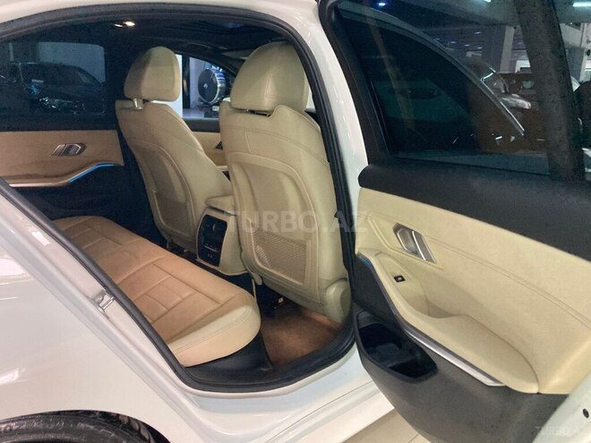 BMW 330e-16
