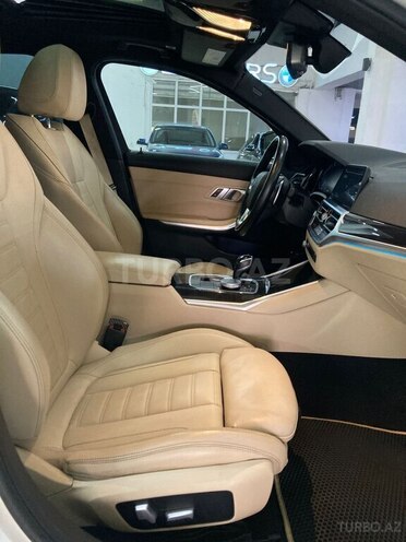 BMW 330e-17