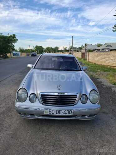 Mercedes E 270-1