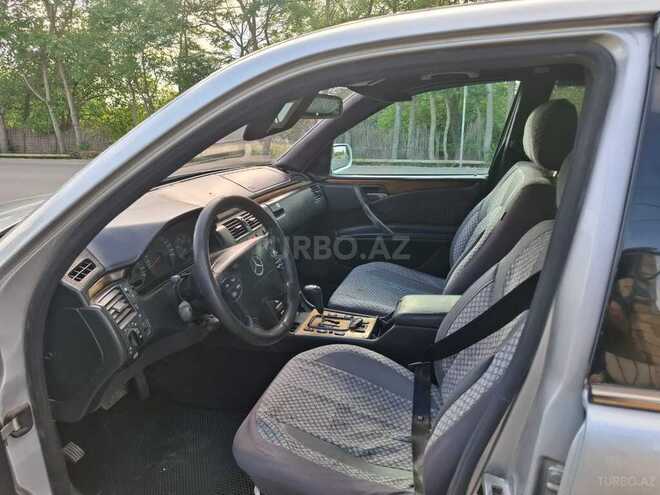 Mercedes E 270-3
