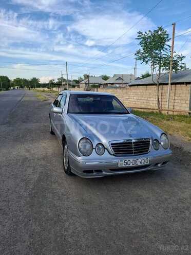 Mercedes E 270-8