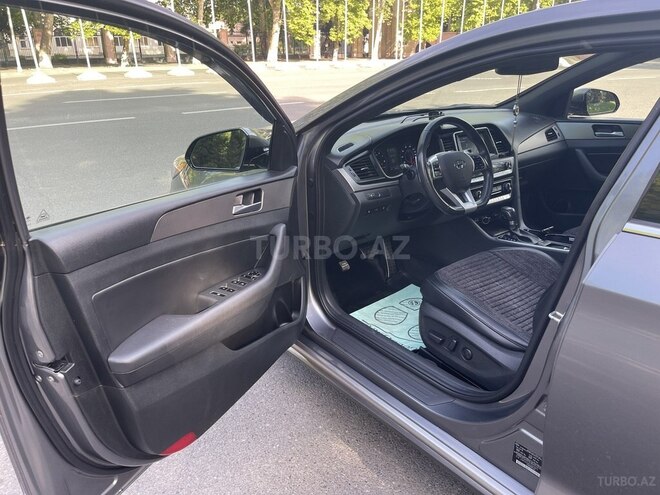 Hyundai Sonata-14