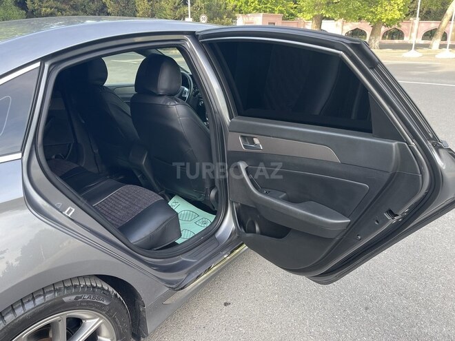 Hyundai Sonata-12