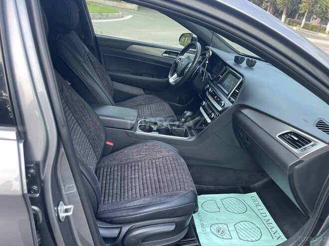 Hyundai Sonata-11