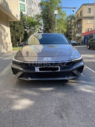 Hyundai Elantra-1