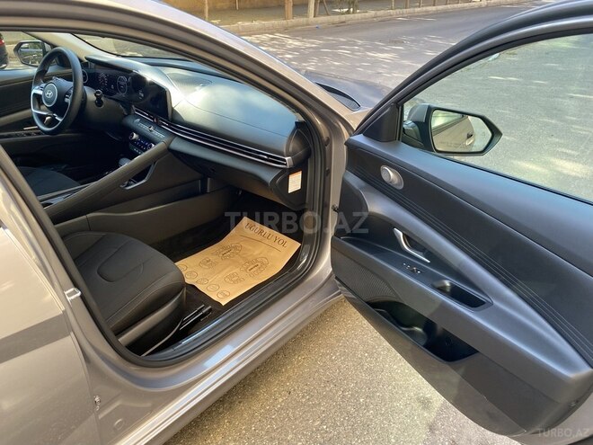 Hyundai Elantra-11