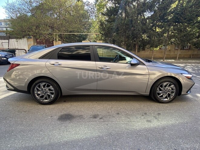 Hyundai Elantra-7
