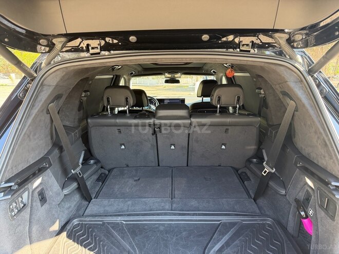 BMW X7-9