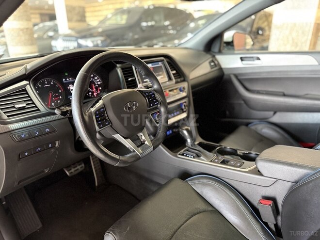 Hyundai Sonata-12
