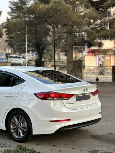 Hyundai Elantra-4