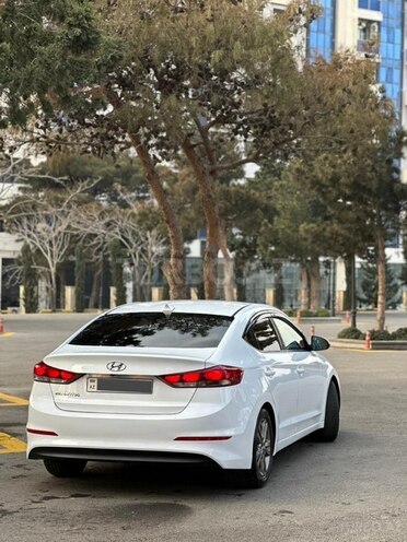 Hyundai Elantra-6