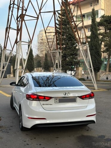 Hyundai Elantra-3