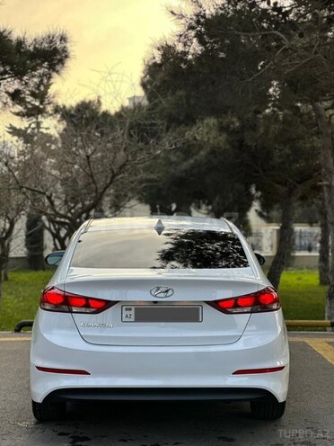 Hyundai Elantra-7
