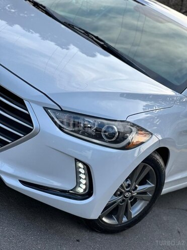Hyundai Elantra-8