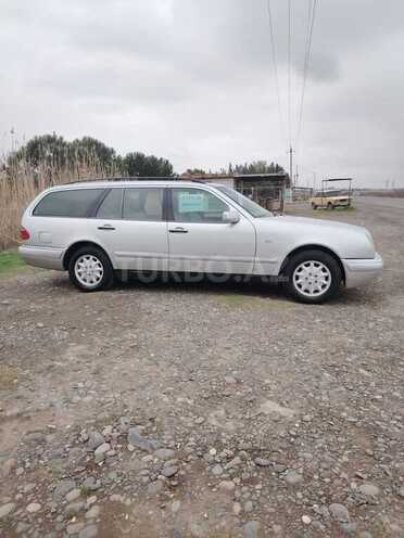 Mercedes E 200-2