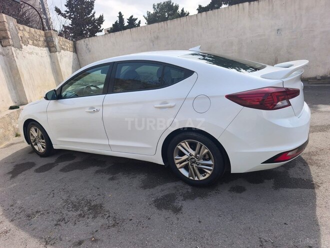 Hyundai Elantra-5