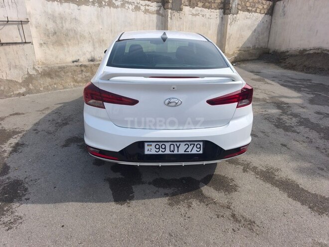 Hyundai Elantra-4
