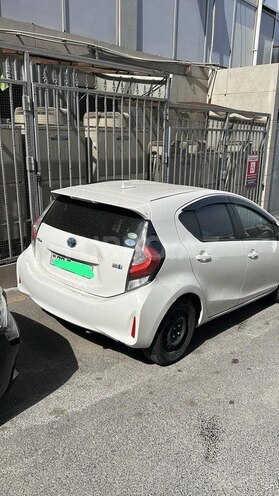 Toyota Aqua-2