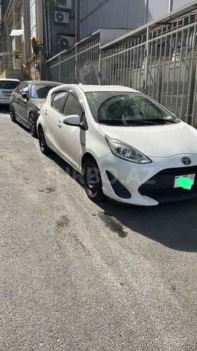 Toyota Aqua-3