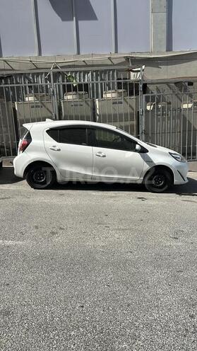 Toyota Aqua-8